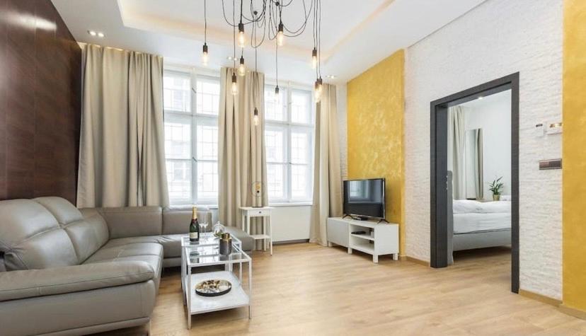 Luxury Apartment On Wenceslas Square Прага Экстерьер фото